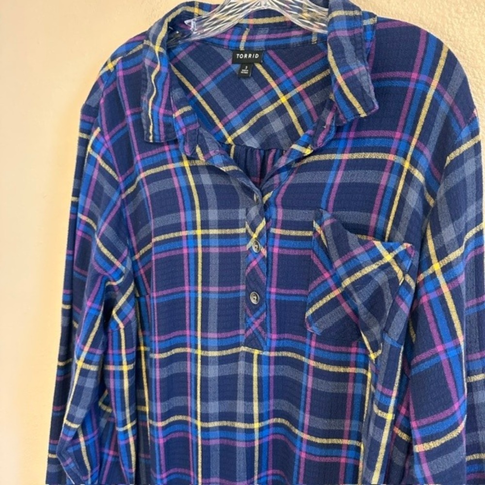 Torrid Navy Blue Plaid Crinkle Gauze‎ Button Back Tunic Long Sleeve Blouse 3X - Picture 3 of 8